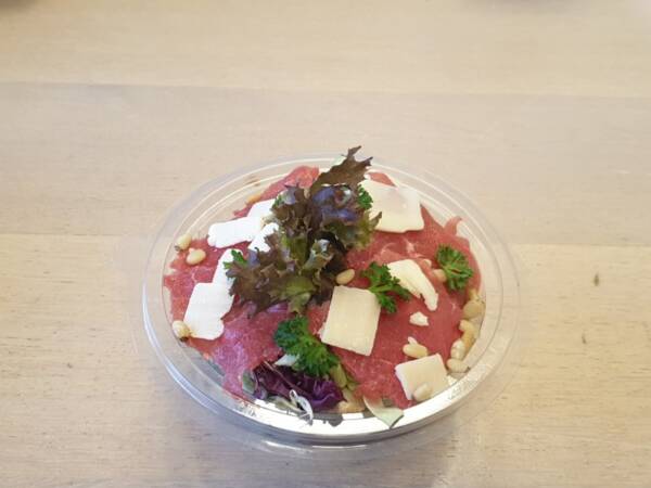 Lunch 4a: Belegde zachte broodjes met een salade met carpaccio