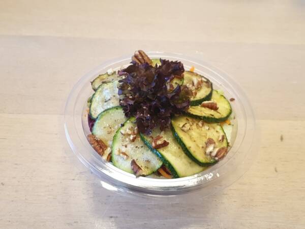 Lunch 4b: Belegde zachte broodje met een salade met gegrilde courgette